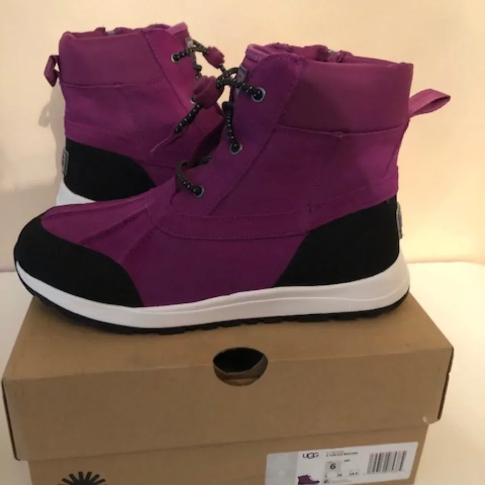 Ugg Turlock Waterproof Leather Snow Boot. Size: 6